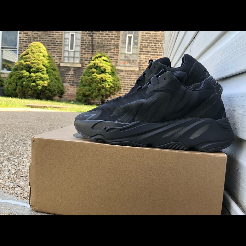 Yeezy Boost 700 MNVN